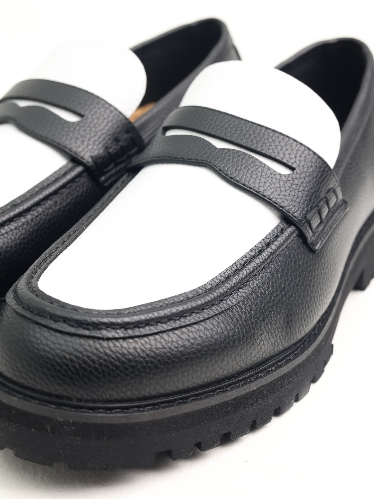 Jonathan D Shoe Black